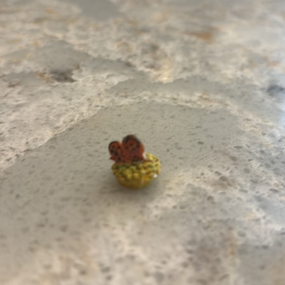 Teapot set, Miniature with removable lids. Large is Avon. Two smaller unmarked. - Picture 13 of 13